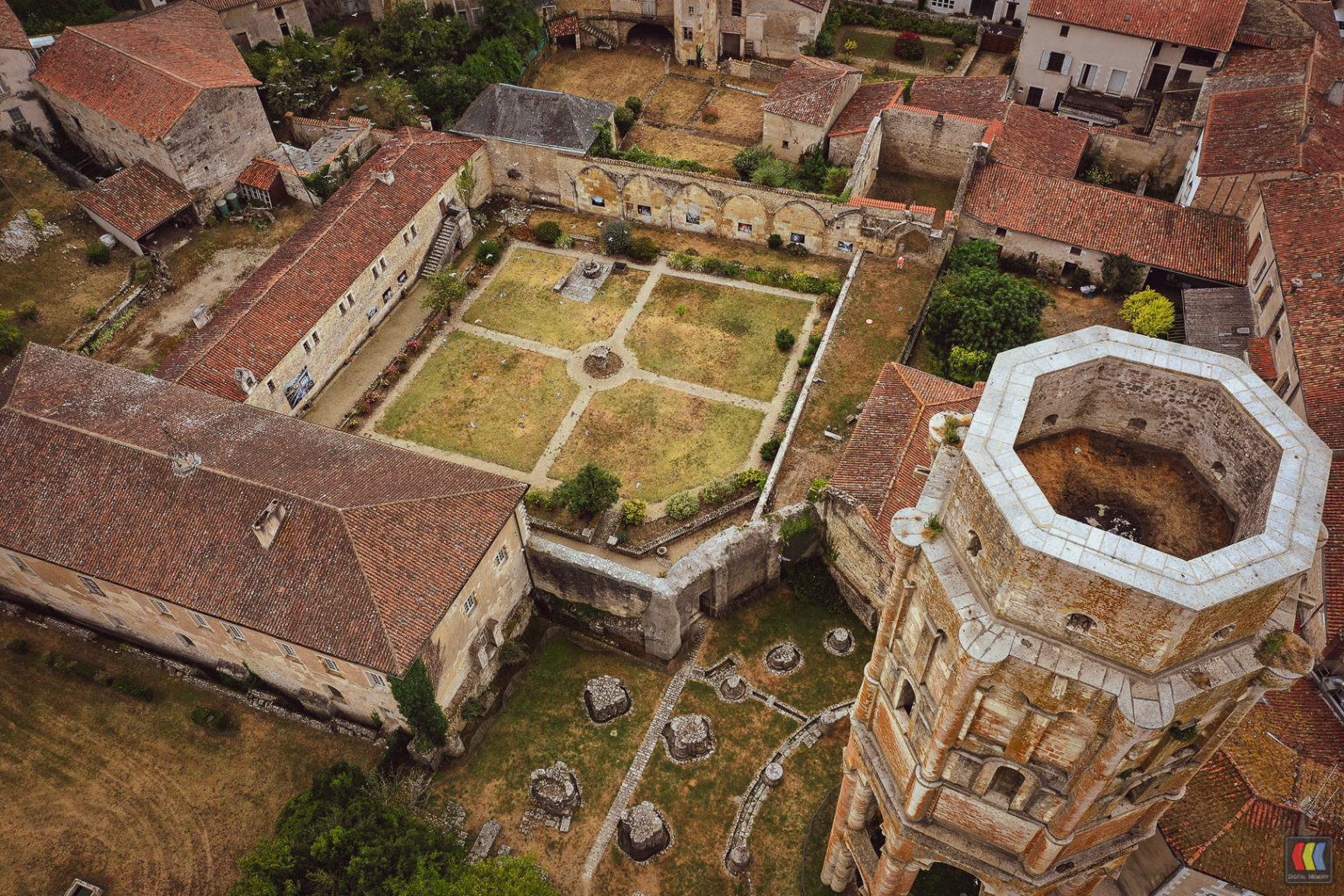 Prestation drone - Vue aérienne - Abbaye de Charroux